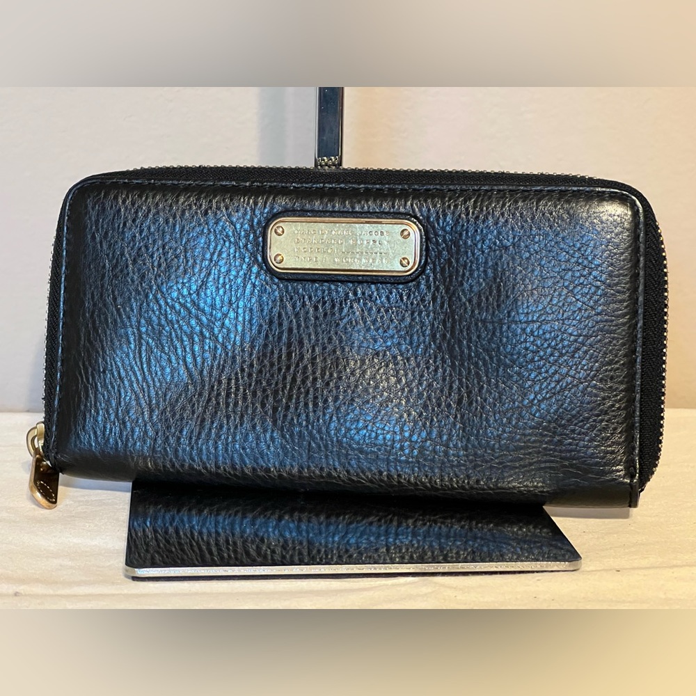 Marc by Marc Jacobs Black Leather Zip Around Wallet - GUC